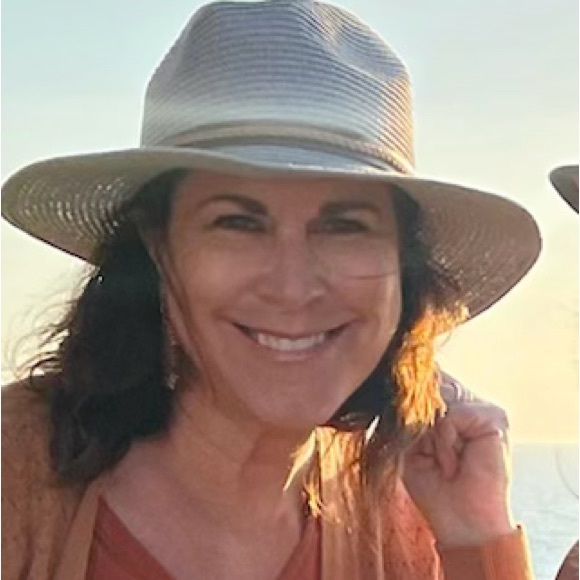 Meet your Posher, Amy - Picture 2 of 2